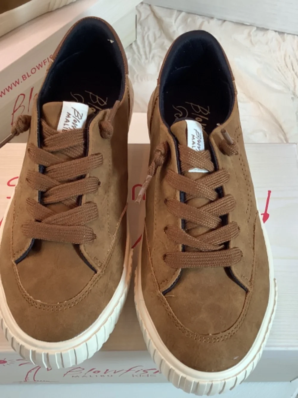 NWT Blowfish Malibu Kids Windsurf brown tan sneaker slip on Leather unisex sz.4